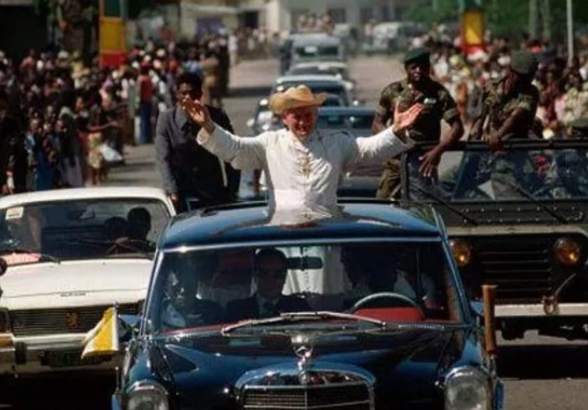 24 Fascinating Photos of Pope John Paul II