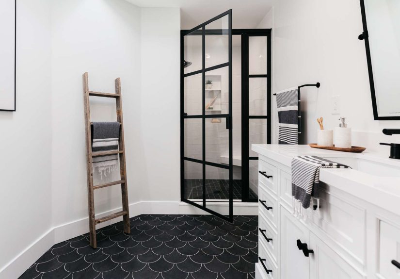 51 Dynamic Black-and-White Bathroom Ideas