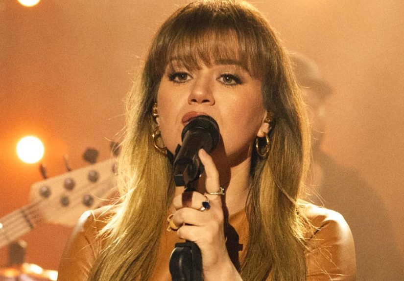 Fans Are in Tears After Kelly Clarkson's Powerful Billie Eilish Cover