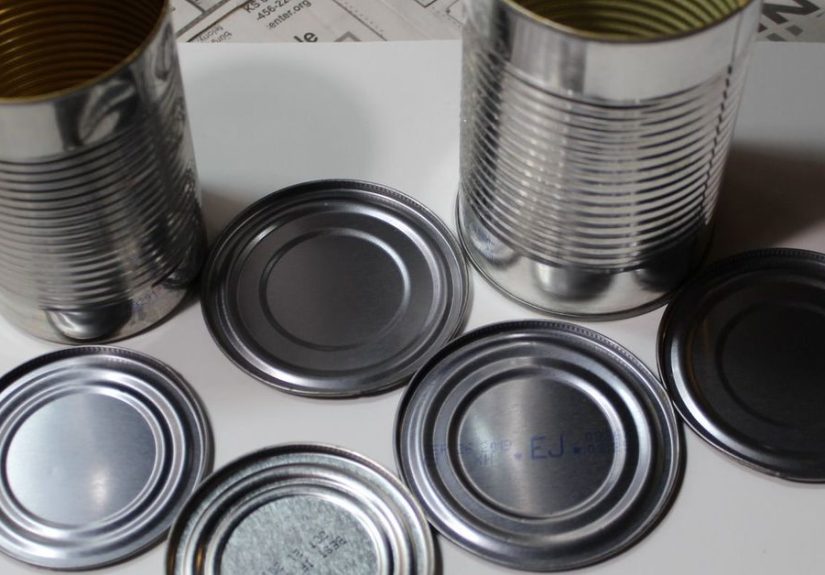 How to Transform Tin Can Lids into Cute Christmas Ornaments