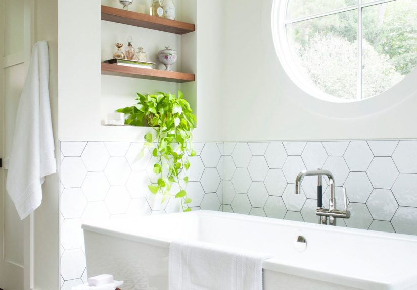 10 Freestanding Bathtub Ideas That’ll Have You Dreaming in Bubbles