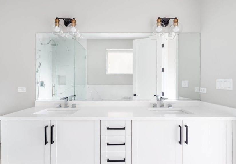 4 Bathroom Paint Colors People Always Regret, a Designer Warns