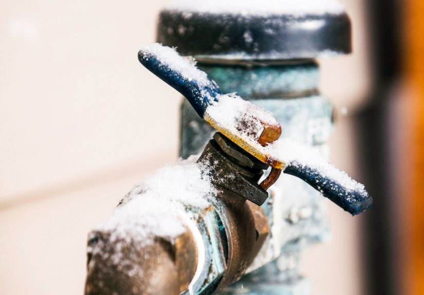 6 Ways to Prevent Frozen Pipes