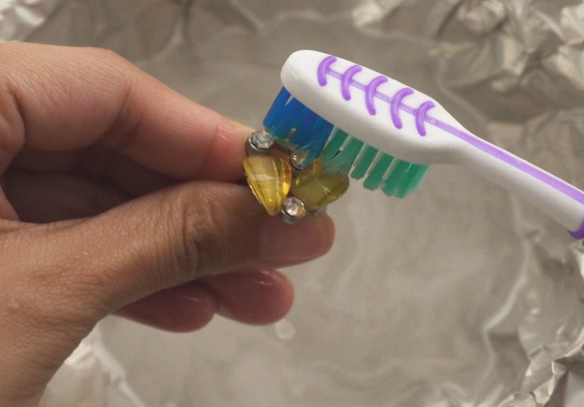 Easy Ways to Make Fake Jewelry Silver Again: 11 Steps