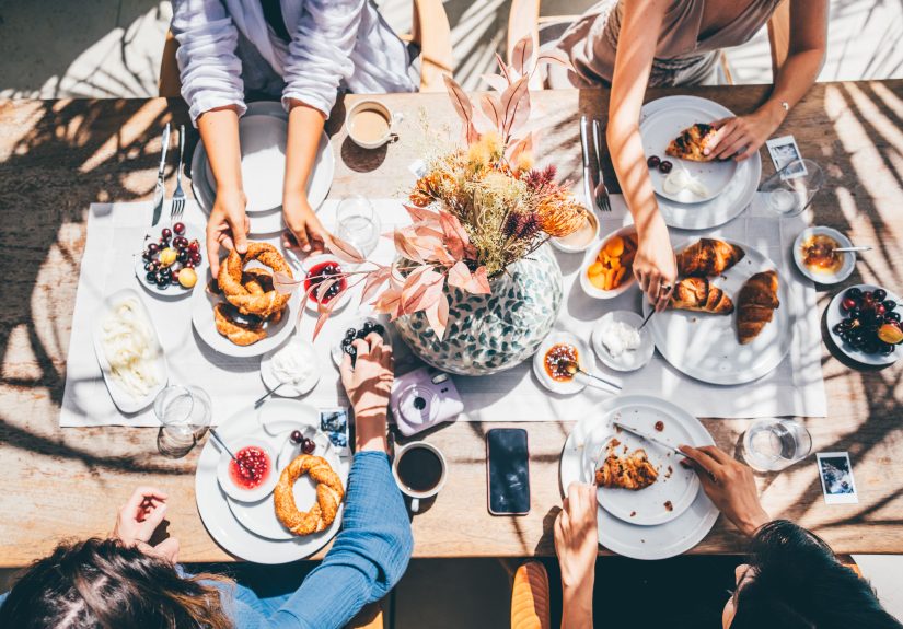 Hostingcore Makes Entertaining Feel Effortless8 Quick Tips to Welcome Guests with Ease