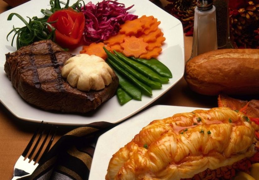 How to Cook Lobster Tail in a Metal Steamer