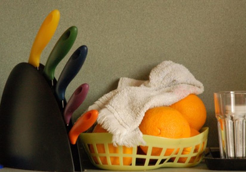 How to Remove a Laminate Backsplash in a Kitchen