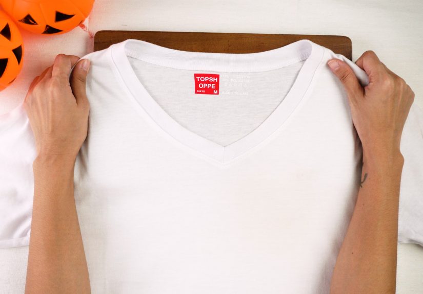 4 Ways to Put Fake Blood on a Shirt