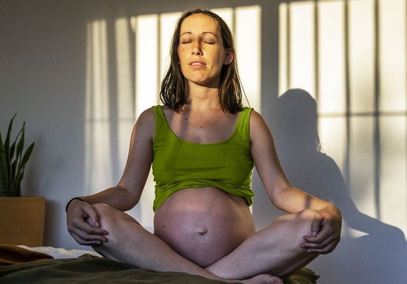 Dry eyes during pregnancy: Symptoms, causes, treatments