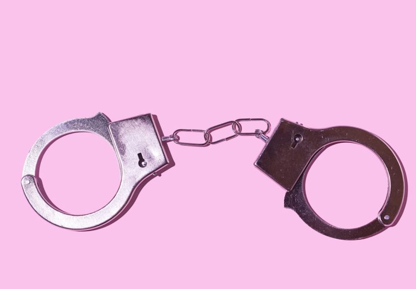 How Should Authorities Safely Handle an Arrest Involving a One-Armed Person?