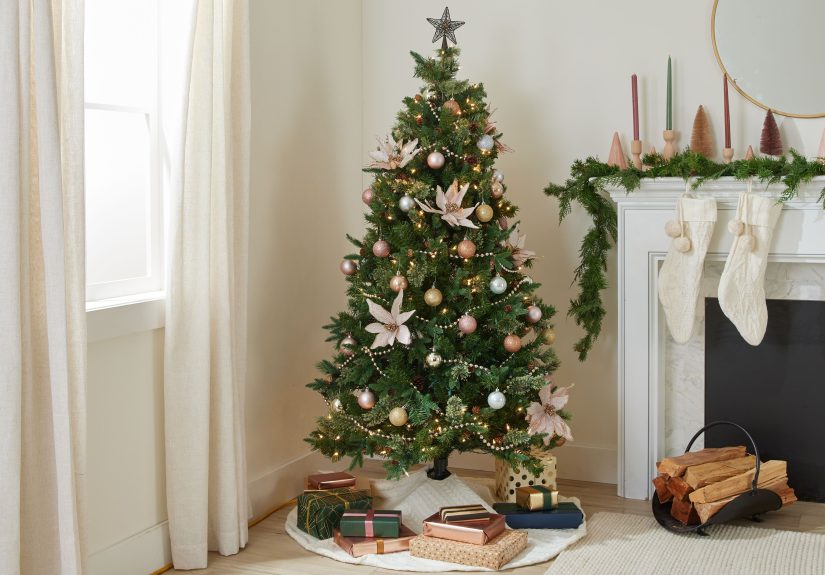 How to Decorate a Christmas Tree