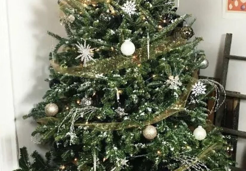 How to Decorate a Christmas Tree You'll Want to Gaze at All Season