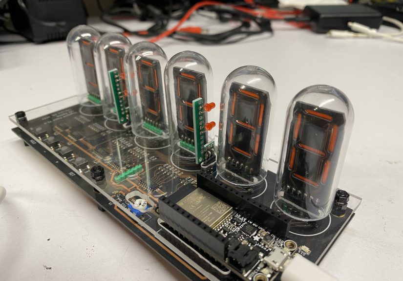 LED Filaments Make A Retro Clock Without Any Retro Parts