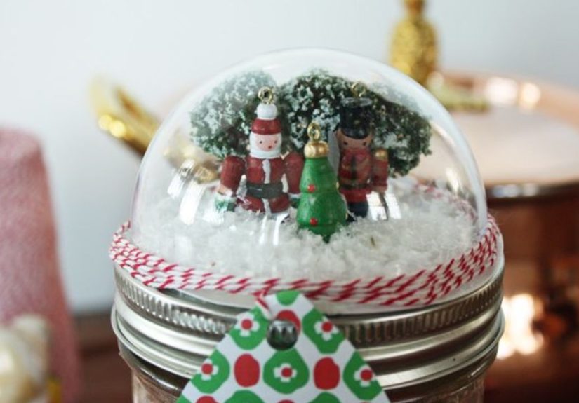 DIY Mason Jar Christmas Snow Globe