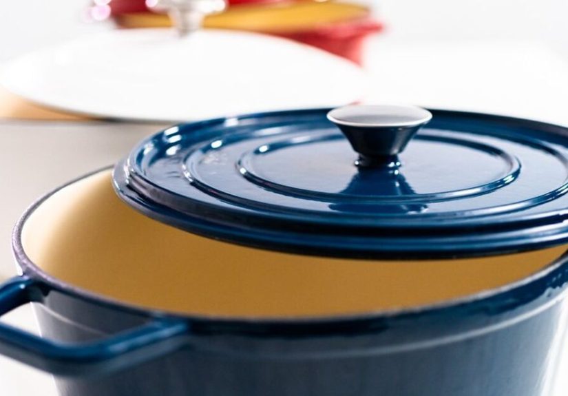 How to Clean Enameled Cast Iron So It Maintains Its Beauty