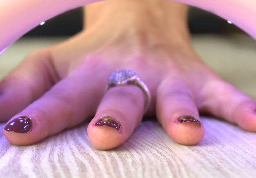 How to Use Regular & UV Gel Nail Polish Together: 2 Ways